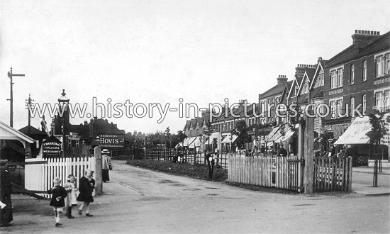 The Avenue & Station, Highams Park, Chingford, London. c.1918.